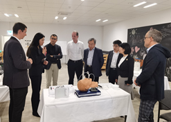2023年11月10日，黄金城集团集团董事长刘敬桢应邀率团访问欧洲领先的高端医用耗材提供商洛曼劳仕医疗集团